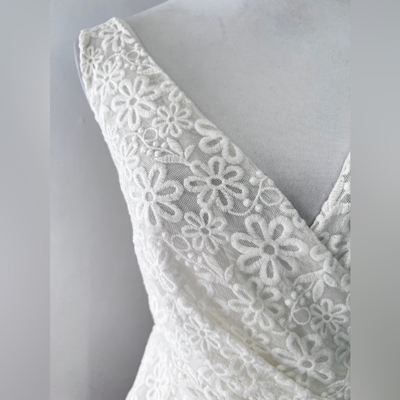 Trina Turk Embroidered White Peplum Sheath Dress Size 14 New with tags - Picture 4 of 15